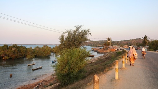 Local people on the Yabani Canal in the South of Iraq