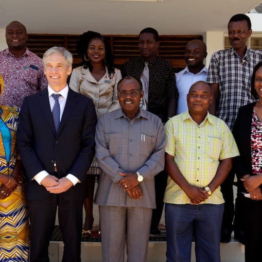 Lindi Regional Authority staff and Shell staff