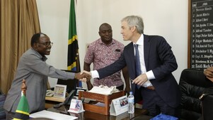 Lindi Regional Commissioner Hon. Godfrey Zambi and Shell Tanzania Managing Director Mr. Frederik Grootendorst