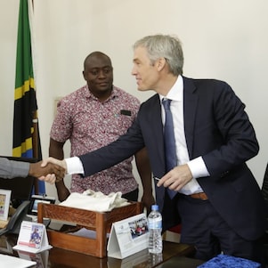 Lindi Regional Commissioner Hon. Godfrey Zambi and Shell Tanzania Managing Director Mr. Frederik Grootendorst